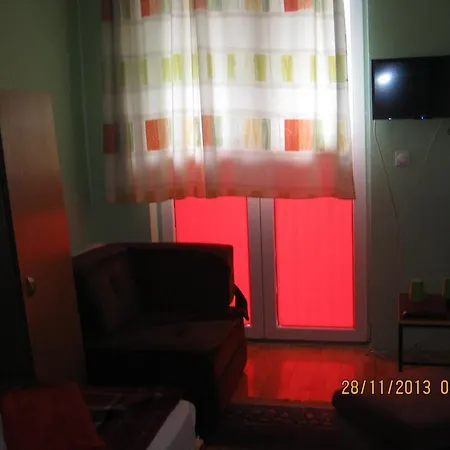 Laki & Apartman *