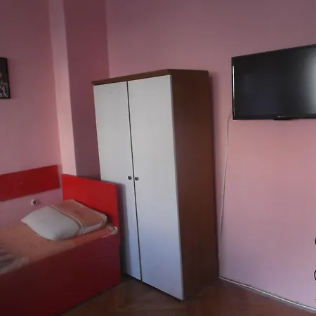 Laki & Apartman *